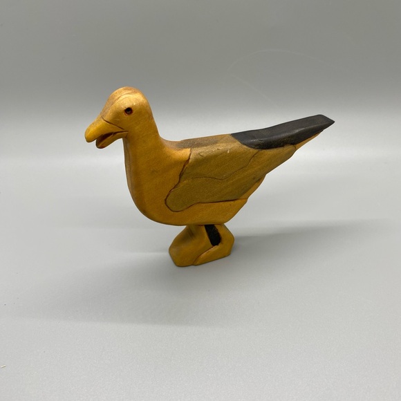 Handcarved Wood Seagull 4” signed by Artist - Picture 2 of 6